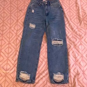 Baggy blue mom jeans ripped